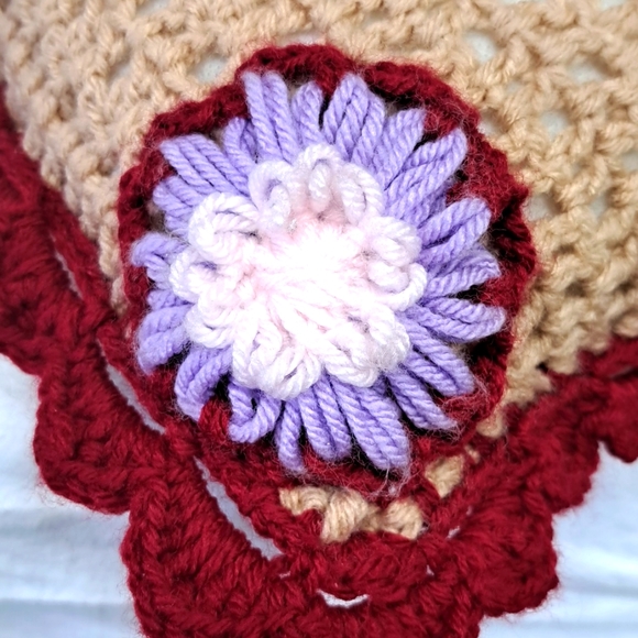 - Vintage crocheted 16 x 15 floral accent pillow - Picture 6 of 8